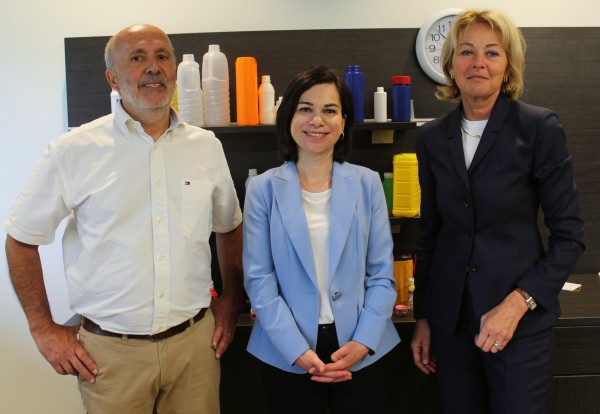 Mme Julie Bourdon, en compagnie de M. Dominique Millet et Mme Christine Millet